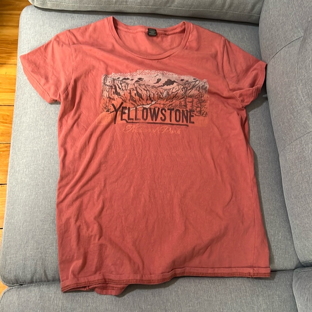 authentic (actually bought at yellowstone) yellowstone tee shirt